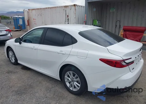 2025 Toyota Camry Le z USA, uszkodzony, nr VIN 4T1DAACK2SU568579